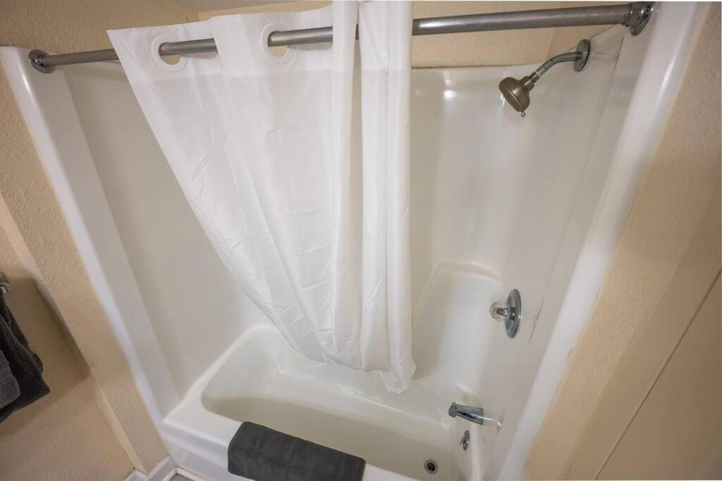 New Ocean Annie'S Oceanview Studio Heated Pools! شاطئ ميرتل المظهر الخارجي الصورة